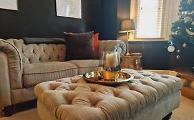 Stunning 3 Bedroom Holiday Home Near The Beach